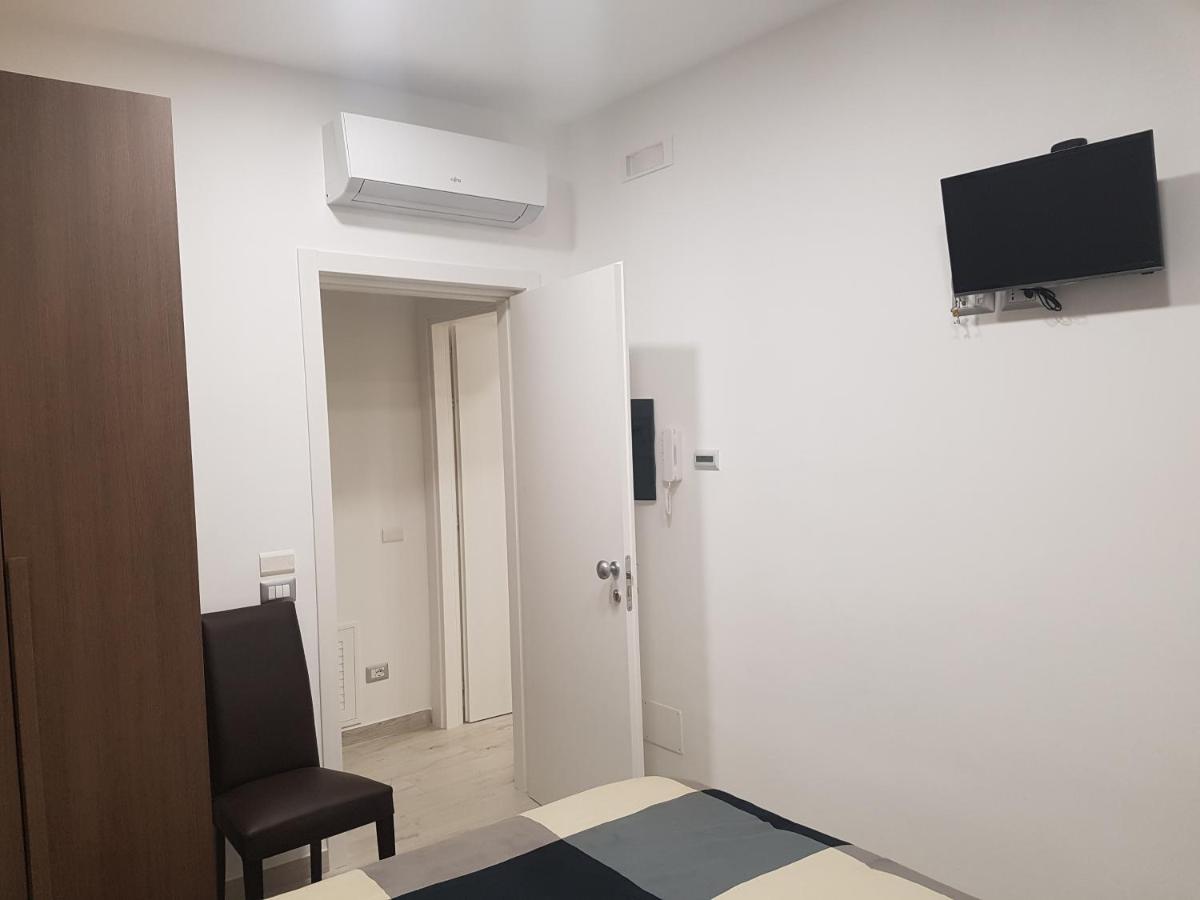 Guest House Via Milano Catanzaro Buitenkant foto
