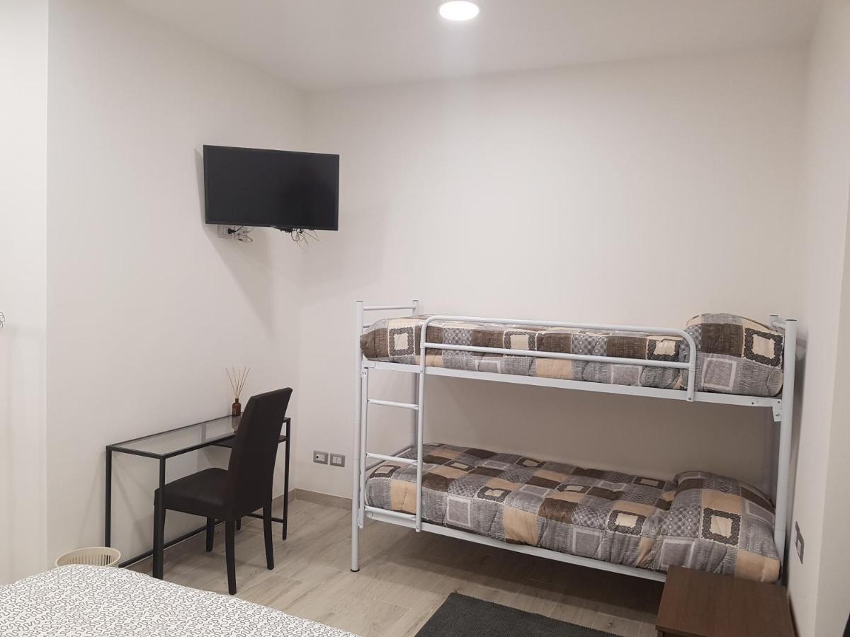 Guest House Via Milano Catanzaro Buitenkant foto