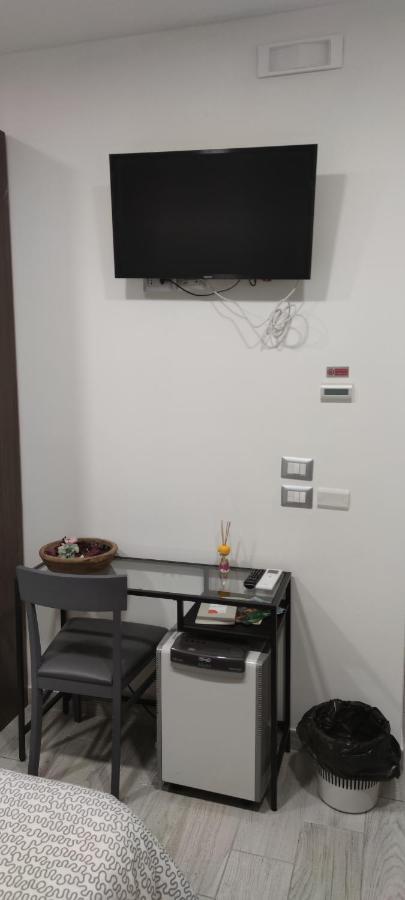 Guest House Via Milano Catanzaro Buitenkant foto