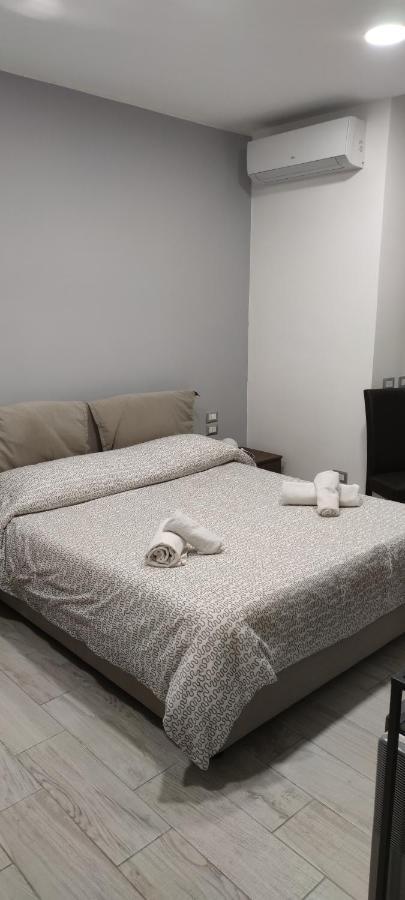 Guest House Via Milano Catanzaro Buitenkant foto