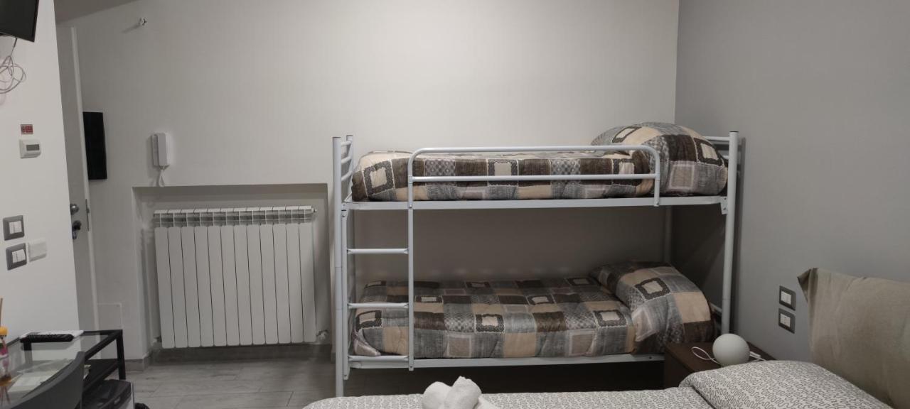 Guest House Via Milano Catanzaro Buitenkant foto