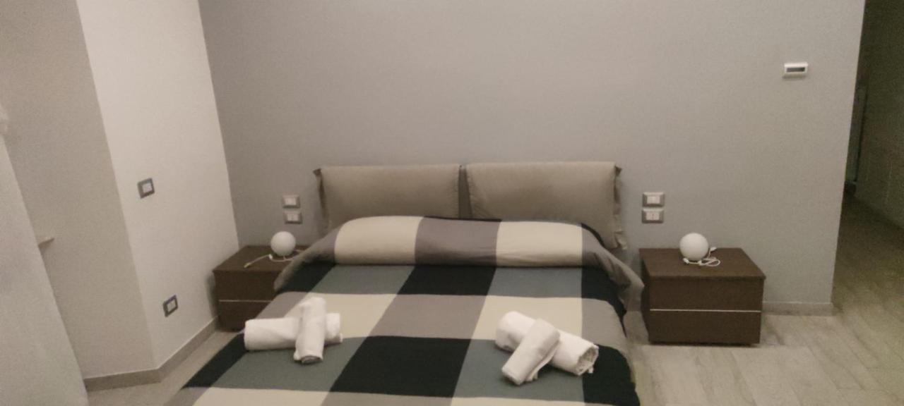 Guest House Via Milano Catanzaro Buitenkant foto