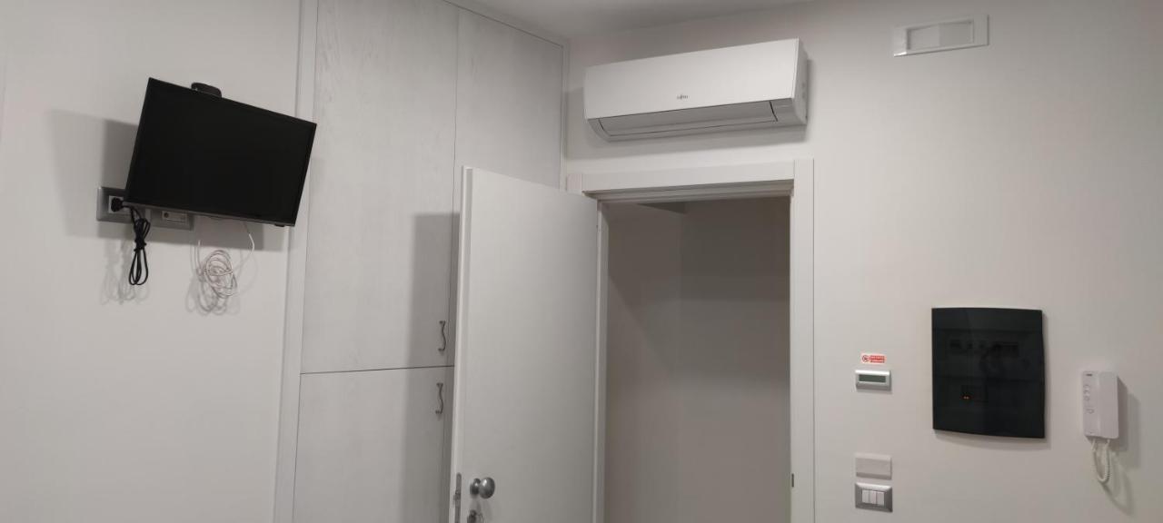 Guest House Via Milano Catanzaro Buitenkant foto