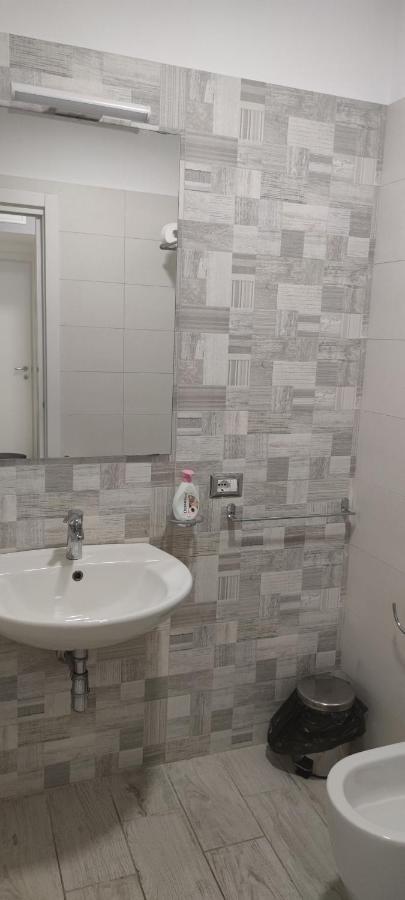 Guest House Via Milano Catanzaro Buitenkant foto