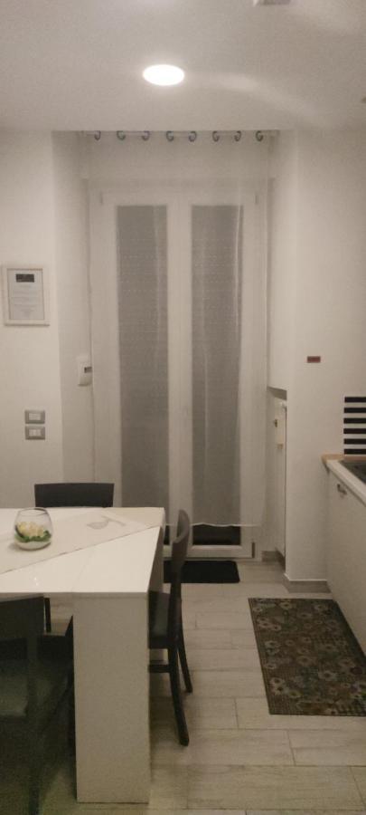 Guest House Via Milano Catanzaro Buitenkant foto