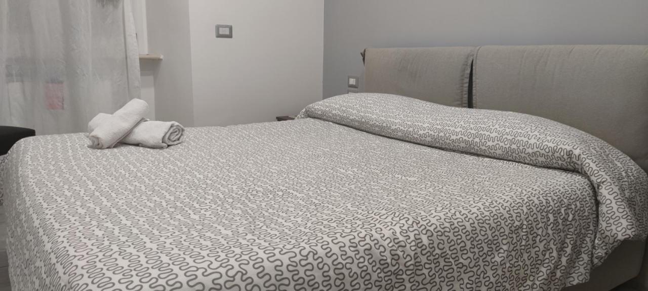 Guest House Via Milano Catanzaro Buitenkant foto