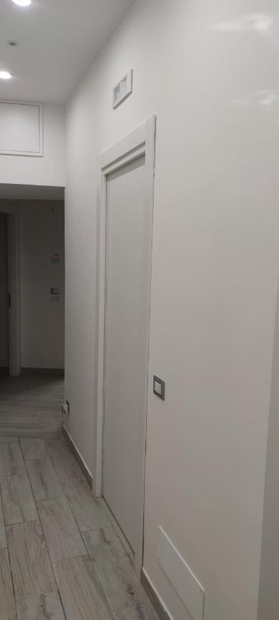 Guest House Via Milano Catanzaro Buitenkant foto
